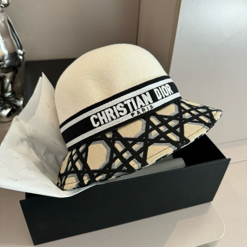 CHRISTIAN DIOR